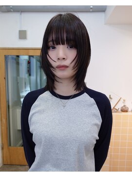 ネルケ 立川(nelke) ミディアムレイヤー/顔周りレイヤー/ダークグレー