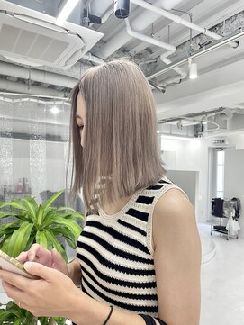 ギア(GEAR.) 派手になりすぎないブリーチカラー◎ミルクティー×ボブ