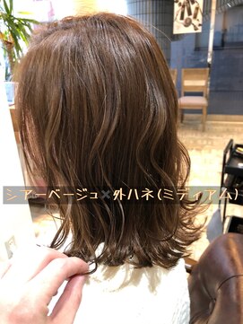 ティアラ 桜木町(TIARA) REAL SALON WORK~シアーベージュ×外ハネ(ミディアム)