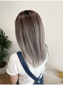 【cue】ストレートでもキマるホワイトグレーバレイヤージュ