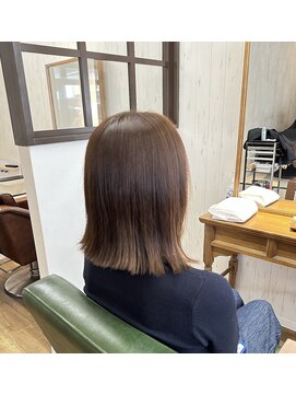 アンダーバーホワイトモデ 河内長野(_WHITE mode) ※ナチュラルブラウン大人ヘア外はねボブ