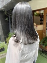 スクエアウーノ 博多(SQUARE＊UNO HAKATA)&nbsp;アッシュグレーカラー　ストレート　外ハネ　髪質改善　艶カラー