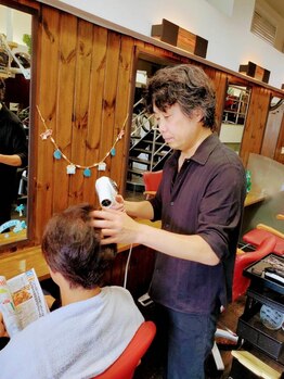 【石川台駅徒歩1分】ベテランスタイリストが一人一人のお悩みに寄り添い、理想のスタイルを実現します☆