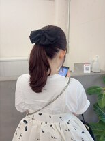 ブリーチなしピンクカラーポニーアレンジ_くびれヘア