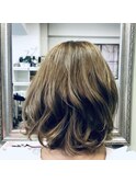 水素カラーでダメージを修復しながら透明感カラー
