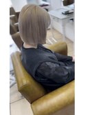 ハイトーン/ペールカラー/ベージュ/グレージュ/切りっぱなしボブ