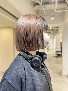 フォト 新宿(foto) ハイトーンボブ デザインカラー