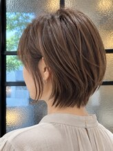 ビースリー ロア&nbsp;大人の丸みショート×くびれレイヤー【横浜駅近 きた東口】