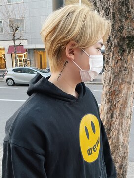 ザデイ(THE DAY) ブロンドセンターパートウルフ