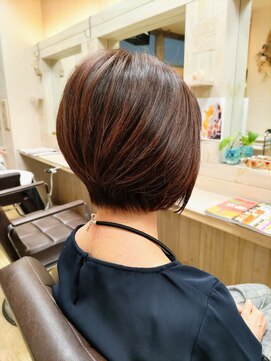 シップス ヘアブース(ship's hair booth) 前下がりボブ×ローズブラウン