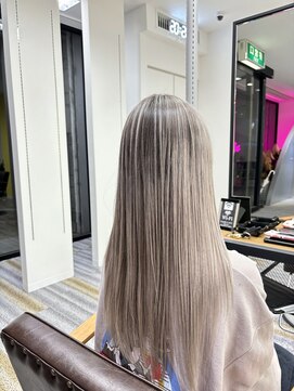 アフューズバイストゥー(Vfuse by StueW) シルバーおベージュ×バレイヤージュ[倉敷][岡山][倉敷美容室]