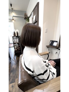 ツナグ(繋) ナチュラルな切りっぱなしボブ