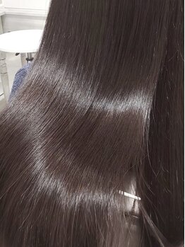 リビジ(RIBIJI)の写真/《女性マンツーマン》内側からダメージを補修する酸性トリートメント◇思わず触れたくなるうる艶ヘアに