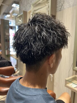 ビス リアン 川口店(Vis lien) ショートセンターパートツーブロック刈り上げメンズカット