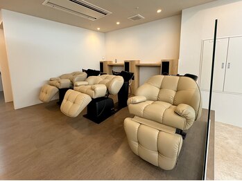 ヴィンチ(Vinci)の写真/お客様同士の目線が合わないお席の配置で、周りの目が気にならない贅沢空間◇上質なサロンタイムをご提供＊