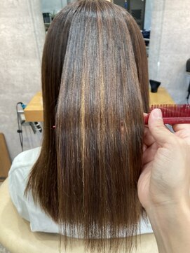 レディオ ザ イシン(LeDio the ISIN) 髪質改善/白髪染め/白髪ぼかし/縮毛正/ヘッドスパ 【星川】