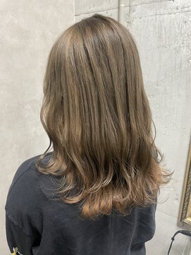 黒髪クラゲヘアーオリーブグレー小顔ココアベージュ