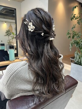 エラ(Ella) ゆるふわハーフアップアレンジ