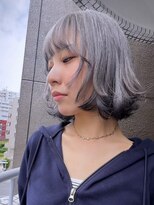 イエナ 渋谷(IENA)&nbsp;グレーヘアメテオストレートひし形レイヤーミルクティーブロンド