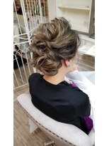 アバント(avant)&nbsp;大人っぽいラフなアップヘア