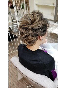 アバント(avant) 大人っぽいラフなアップヘア