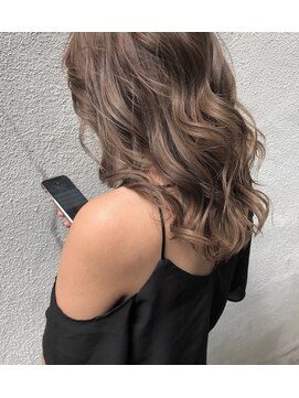シェノン 西梅田(CHAINON) 似合わせカット/ハイトーン/デザインカラー/くびれヘア