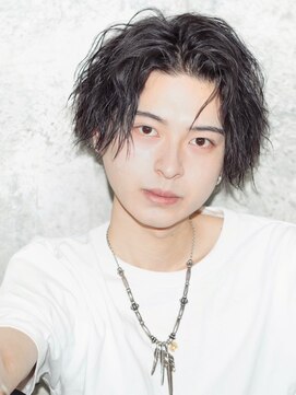 リップス 池袋(LIPPS) 大人のセンターパート×ミディアムツイストスパイラルパーマ