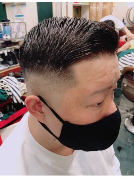 ヴィクターサルーンケイ(VICTOR SALOON K) スキンフェードカット