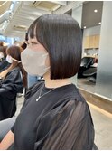 切りっぱなしボブと顔周りカットで骨格に合ったボブに。