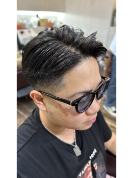 クラウドヘアー CLOUD HAIR 海外メンズ七三分けスキンフェードバーバースタイル