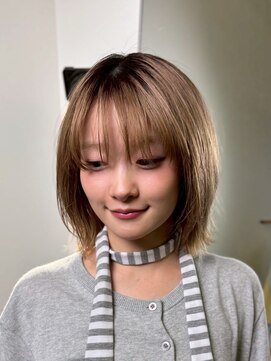 カルム(kalm) 20代30代ボブレイヤーショートボブオリーブカラー顔周りレイヤー