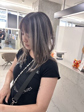 キング 心斎橋店(K!ng) ハイライトカラーミルクティーベージュレイヤーカット
