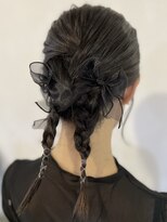 アオゾラヘアー フジサキグウ(AOZORA HAIR FUJISAKIGU)&nbsp;タイトツインアレンジ リボンアレンジ ヘアセット ヘアアレンジ