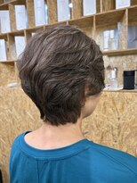 カナロア(Kanaloa)&nbsp;アッシュブラウンの白髪ぼかしショート