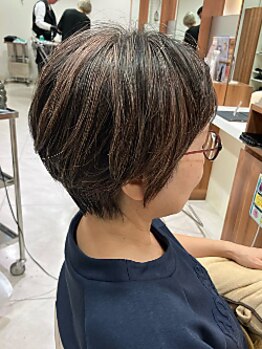 デフィ アオヤマ(defi AOYAMA)の写真/カラーリスト在籍のカラー特化サロン。白髪ぼかしや白髪ぼかしハイライトで、大人女性の髪に輝きを。