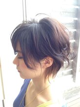 ベルーガ ショートレイヤー　小顔補正立体カット