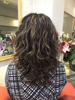 ボンビィヴァン(bon-vivant)&nbsp;白髪染めしながら外国人風ハイライト