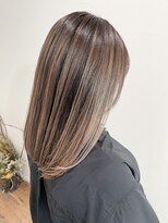 キュー(cue)&nbsp;【cue】オリジナルバレイヤージュ×艶感ストレート