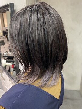 ロリム(RorriM) ウルフカット　インナーカラー　シルバー　ダブルカラー