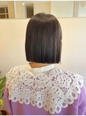 しっとり暗めグレージュ×切りっぱなしボブ