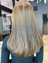 アイティー バイ アルバム 浦和店(IT by ALBUM)&nbsp;レイヤーカットベージュ_斜めバングシルキーベージュ_ba465371