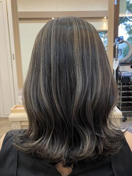 アルターリール(aL ter Rire) 黒髪/グレーベージュ/レイヤーロング/前髪パーマ