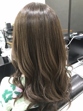 ディティール(Detail) ゆるふわ艶ロング×モノトーングレージュ