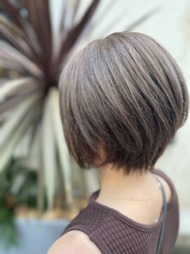 サーティーン(THIRTEEN) Wカラーショートボブ