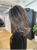 透明感で派手すぎないバレイヤージュ