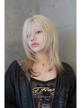 オーオ シカシカ(OOO YY) ブロンドヘア/レイヤーカット/エンドカラー