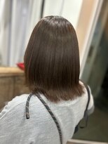 プラグ(Plug) 似合わせカットミディアムレイヤー白髪染めアッシュブラウン