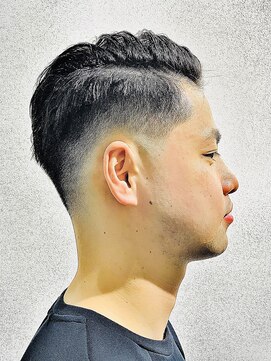 クロムトウキョウ ザ バーバー 新宿本店(CHROM TOKYO the Barber) サイドパート／フェード<新宿><新宿駅近><徒歩5分><理容室>