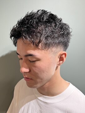 スタンドバーバー 柏(STAND BARBER) ダークアッシュ/アッシュブラック/カルマパーマ/ベリーショート