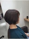 ショートボブ×オリーブカラー